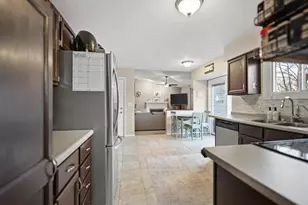 1015 Primrose Ln, Normal, IL 61761 - Photo 8