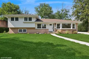 30 Crescent Dr, Glenview, IL 60025 - Photo 1