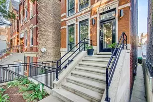 1331 N Greenview Ave, Chicago, IL 60642 - Photo 2
