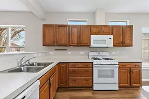 115 Hunter Ct, Grayslake, IL 60030 - Photo 6