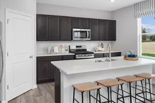 995 Sapphire Ln, Montgomery, IL 60538 - Photo 8