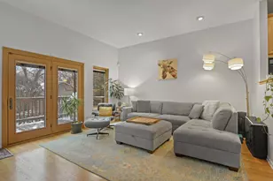 335 W Evergreen Ave, Chicago, IL 60610 - Photo 8