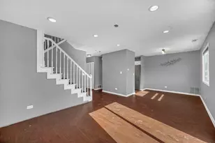 454 Esselen Ct, Carol Stream, IL 60188 - Photo 4