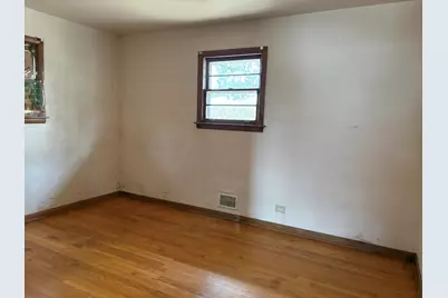 115 N Greenview Avenue, Mundelein, IL 60060 - Photo 2