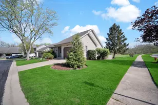 2302 Robin Ln, Elgin, IL 60123 - Photo 2