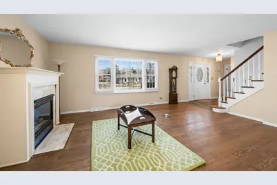 940 N Carmel Drive N, Palatine, IL 60074 - Photo 4