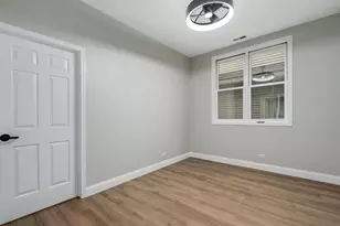 3033 N Racine Ave, Chicago, IL 60657 - Photo 10