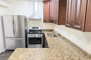 2817 N Clybourn Ave, Chicago, IL 60618 - Photo 2