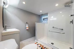 7251 S Paxton Ave, Chicago, IL 60649 - Photo 30