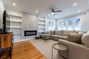 7251 S Paxton Ave, Chicago, IL 60649 - Photo 4