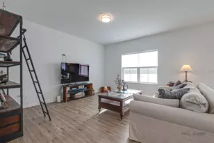 2490 Olivia Ct, Wauconda, IL 60084 - Photo 10