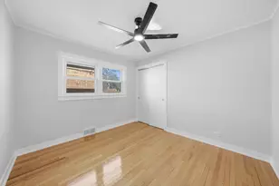 10537 S Rhodes Ave, Chicago, IL 60628 - Photo 8