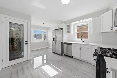 10537 S Rhodes Avenue, Chicago, IL 60628 - Photo 10