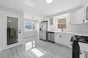 10537 S Rhodes Ave, Chicago, IL 60628 - Photo 10