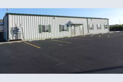 1050 Riverside Drive, Freeport, IL 61032 - Photo 2