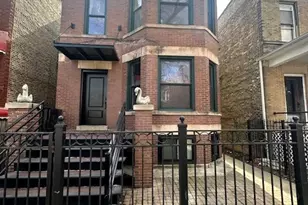 3023 W Wellington Ave, Chicago, IL 60618 - Photo 2