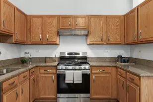 121 Commons Ct, Wheeling, IL 60090 - Photo 4