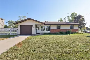1933 Whittier Ln, Schaumburg, IL 60193 - Photo 1