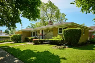 4555 Cleveland St, Skokie, IL 60076 - Photo 6