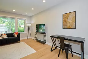 4555 Cleveland St, Skokie, IL 60076 - Photo 18