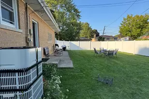 4555 Cleveland St, Skokie, IL 60076 - Photo 20