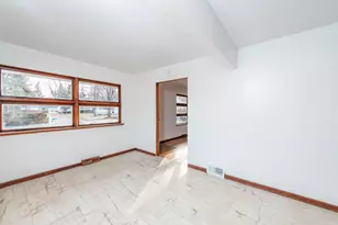 1916 Niva Ct, Waukegan, IL 60087 - Photo 6