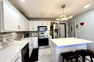 2910 17th St, Rockford, IL 61109 - Photo 4