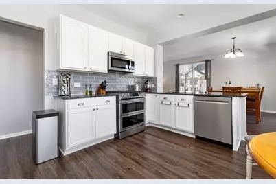 922 Summit Creek Drive, Shorewood, IL 60404 - Photo 10