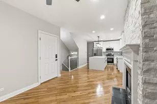 1531 W Oakdale Ave, Chicago, IL 60657 - Photo 4