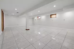 6923 N Avers Ave, Lincolnwood, IL 60712 - Photo 10