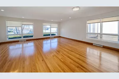 6923 N Avers Avenue, Lincolnwood, IL 60712 - Photo 2