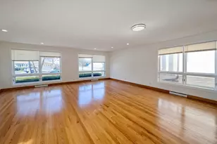 6923 N Avers Ave, Lincolnwood, IL 60712 - Photo 2