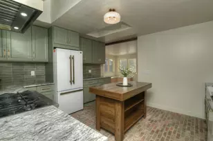 370 S Oriole Trail, Crystal Lake, IL 60014 - Photo 4