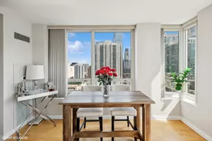 33 W Ontario St, Chicago, IL 60654 - Photo 4