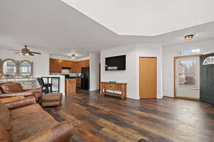 212 Bakers Dr W, Lakemoor, IL 60051 - Photo 10