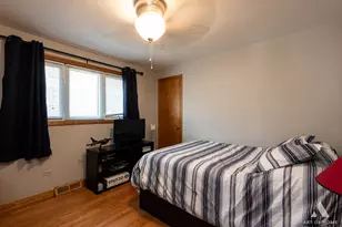 5831 S Meade Ave, Chicago, IL 60638 - Photo 12