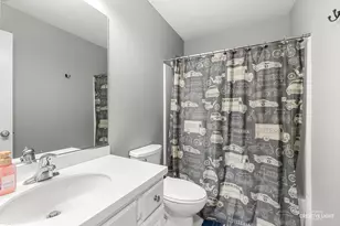 805 Lewisburg Ln, Aurora, IL 60504 - Photo 14