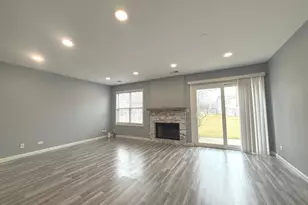 274 Sheffield Dr, Schaumburg, IL 60194 - Photo 2