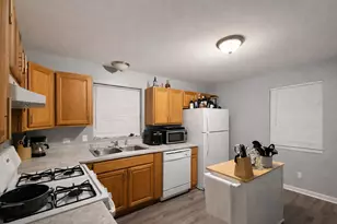 10043 S Oglesby Ave, Chicago, IL 60617 - Photo 12