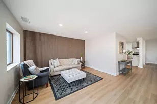 10 Trafalgar Square, Lincolnshire, IL 60069 - Photo 2