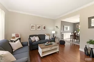 149 N Willowwood Dr, Oswego, IL 60543 - Photo 8