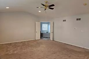 113 English Oak Ln, Streamwood, IL 60107 - Photo 4