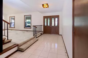 610 Pawnee Ln, Naperville, IL 60563 - Photo 2