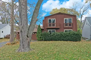 926 Lucerne Ct, Mundelein, IL 60060 - Photo 1