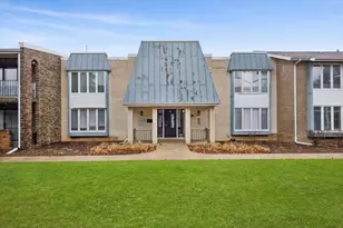 9808 S Karlov Ave, Oak Lawn, IL 60453 - Photo 2