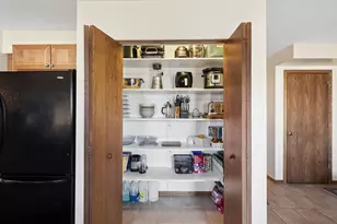 406 Whipple Ln, Westmont, IL 60559 - Photo 8