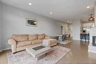 2040 W Belmont Ave, Chicago, IL 60618 - Photo 6