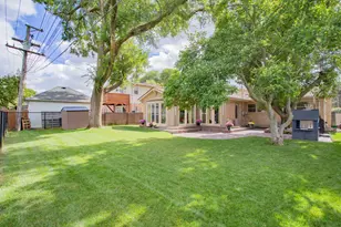 5738 Lyons St, Morton Grove, IL 60053 - Photo 12