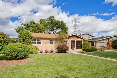 5738 Lyons Street, Morton Grove, IL 60053 - Photo 2