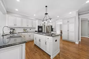 2711 Wendy Dr, Naperville, IL 60565 - Photo 8